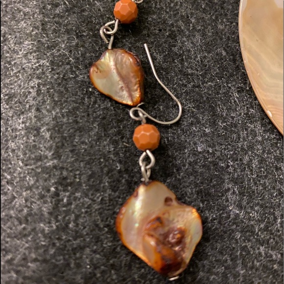 Mother of Pearl natural sea shell necklace and matching earrings set - Picture 10 of 13